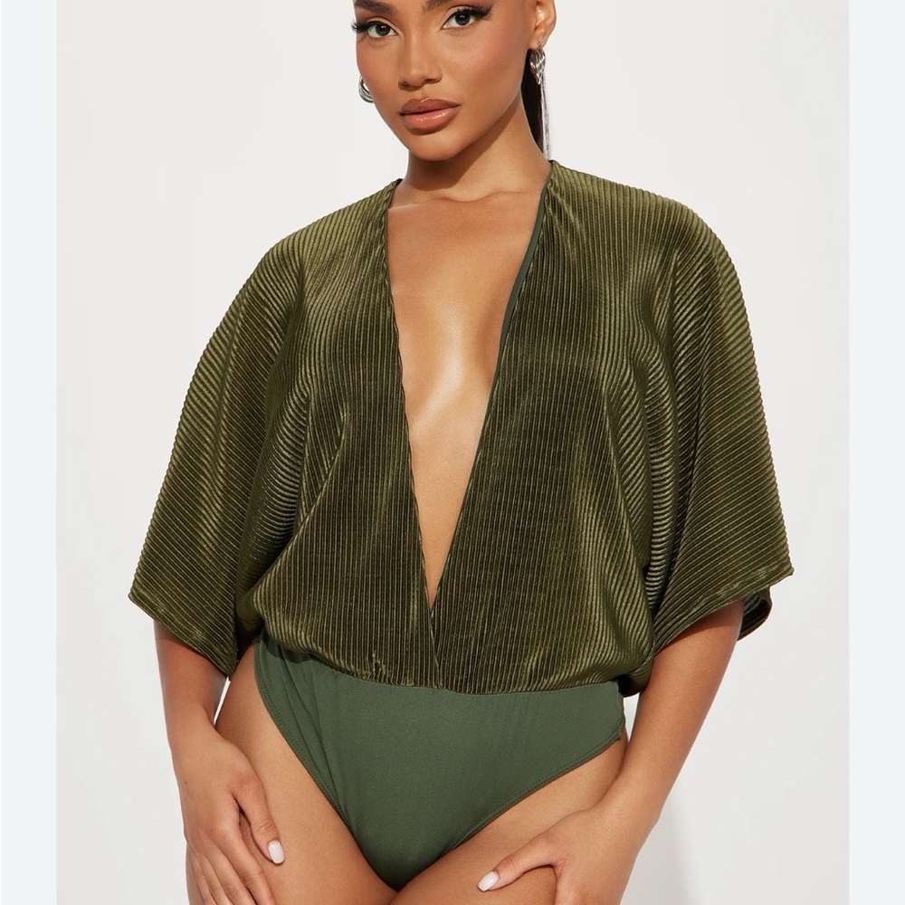 🤍 Fashion Nova Bodysuit Top – Size S 🤍